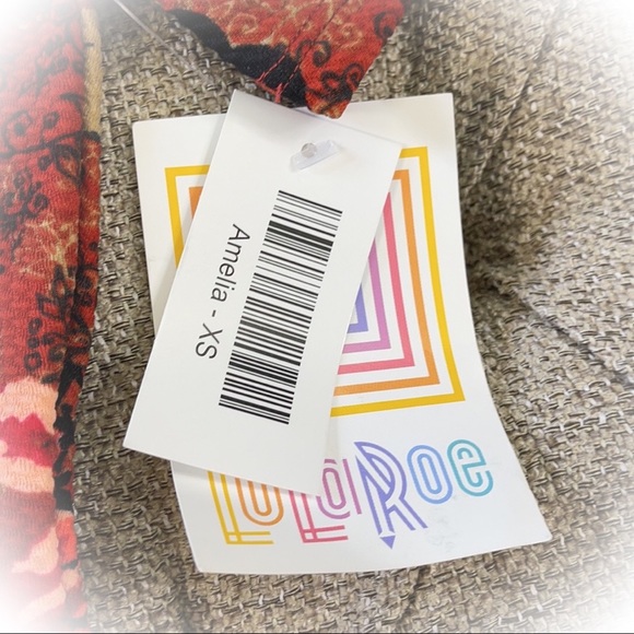 💕NWT Lularoe Amelia Dress with pockets Fit & Flare Red Floral & Paisley Design - Picture 13 of 15